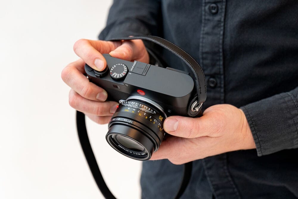 Ống kính Leica lấy nét thủ công, thiết kế chắc chắn