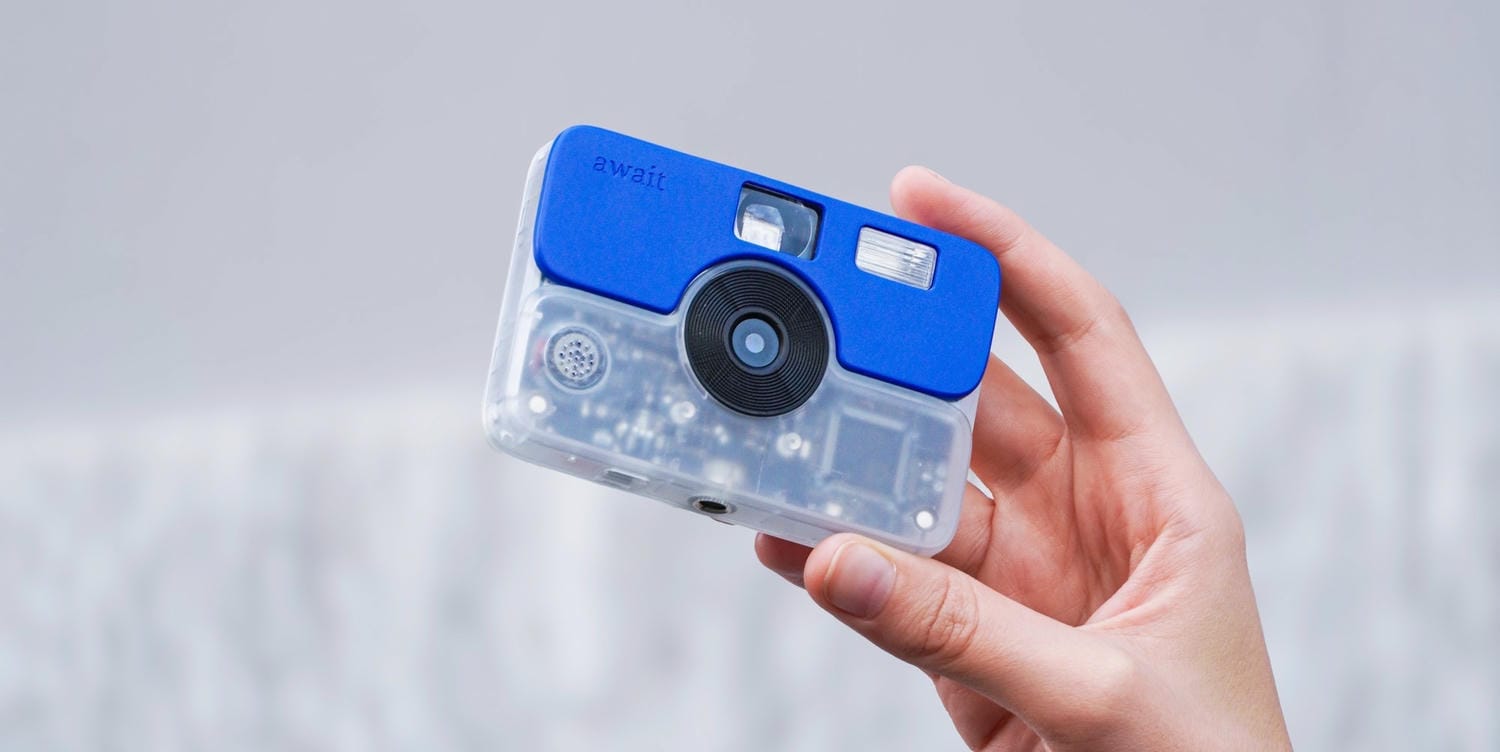 Await được trang bị flash xenon cổ điển