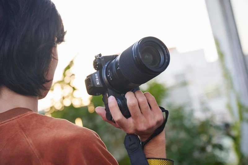 Nikkor Z 28-75mm f/2.8 gồm 15 thấu kính xếp thành 12 nhóm