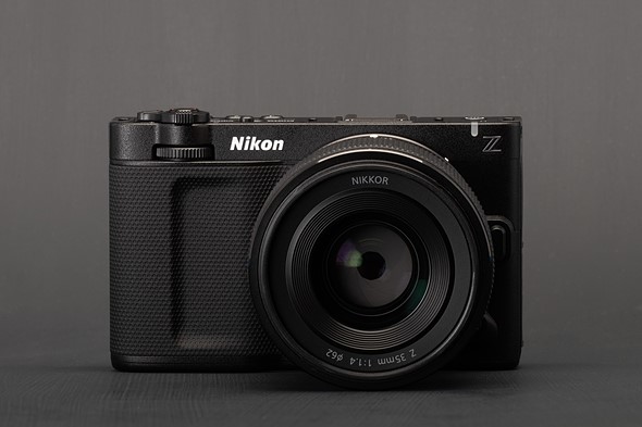 R3D Raw trên Nikon ZR chỉ khóa gain ở ISO 800 hoặc 6400