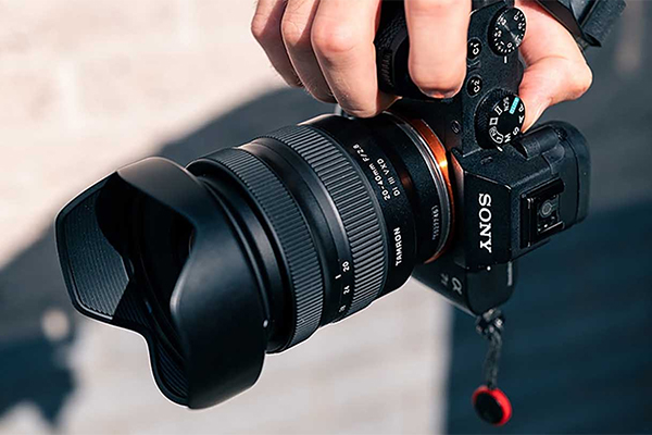 TAMRON 20-40mm f2.8 thiết kế bền bỉ