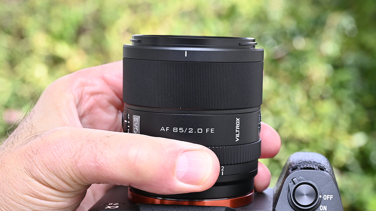 Lấy nét tự động mượt, êm và chính xác