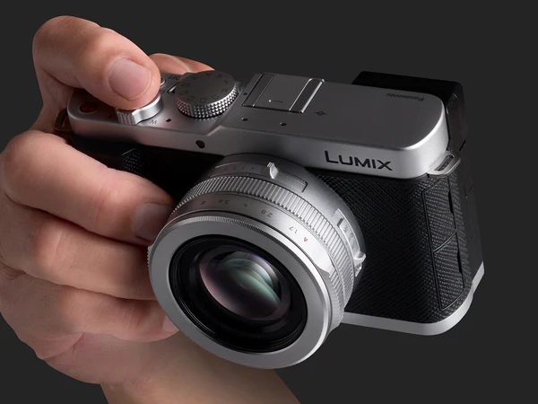 L10 sử dụng cảm biến Micro Four Thirds BSI CMOS 20.5MP