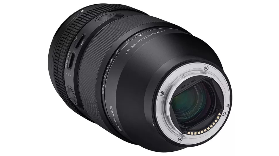 Ống kính thu phóng mới này có trọng lượng 1.224g và hệ thống 9 lá khẩu