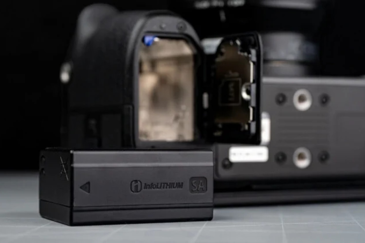 Sony FX5 sử dụng pin NPSA100
