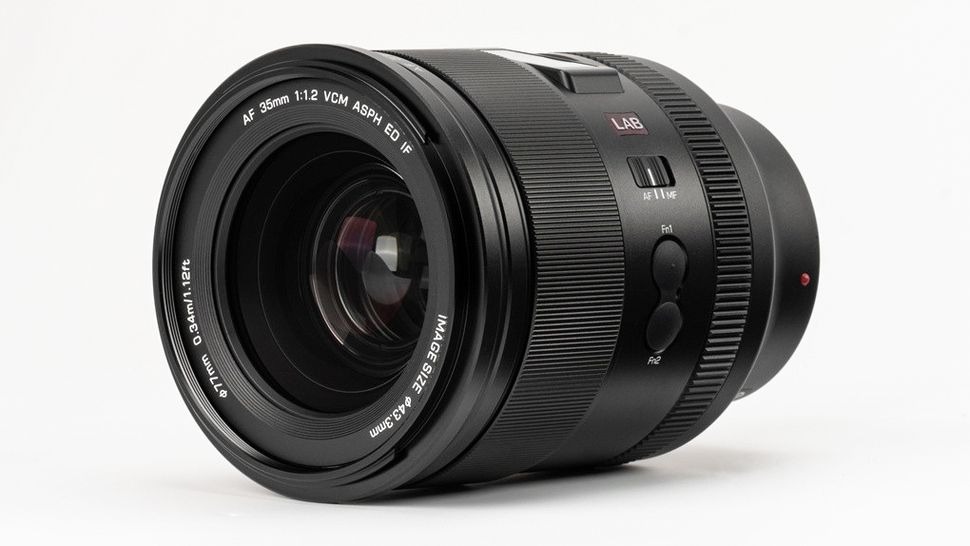 Ra mắt Viltrox AF 35mm F1.2 LAB FE - Cấu tạo bền bỉ, chống chịu thời tiết
