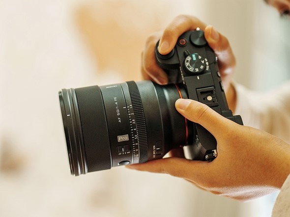 Viltrox AF 50mm f/1.4 Pro có thiết kế nhỏ gọn, cao cấp