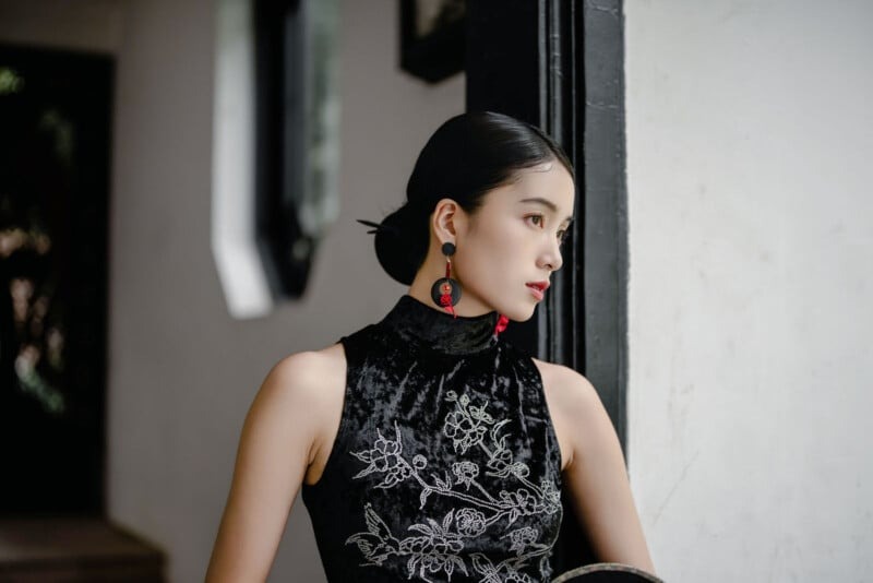 Khẩu độ lớn f/1.4, hiệu ứng xóa phông mịn màng