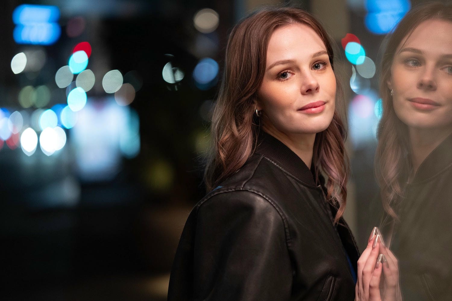 Khẩu độ f/1.2 chụp thiếu sáng tốt và cho bokeh đẹp