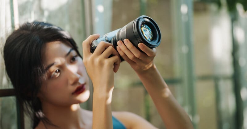Kích thước nhỏ gọn, tương thích đa dạng kính lọc