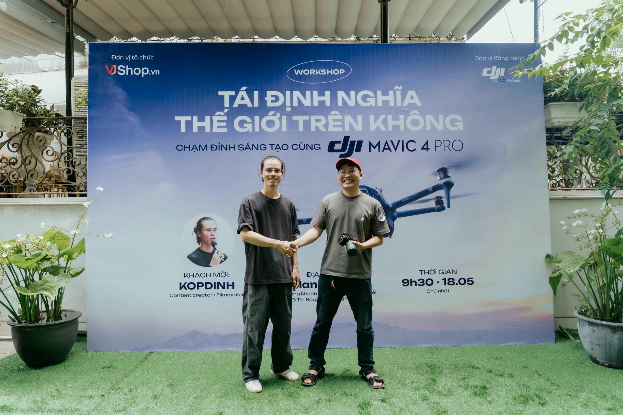 Chụp ảnh lưu niềm ý nghĩa và trao quà giá trị đến từ DJI Việt Nam