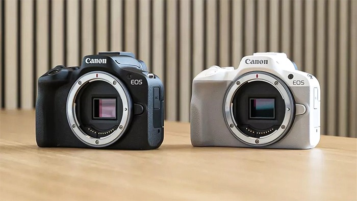 các nhiếp ảnh gia có thể lựa chọn linh hoạt giữa hai phiên bản canon eos r50 màu đen và trắng