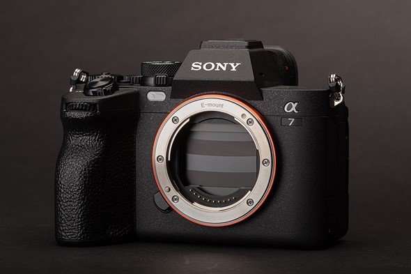 Màn trập của Sony A7 IV sẽ tự động đóng khi máy tắt