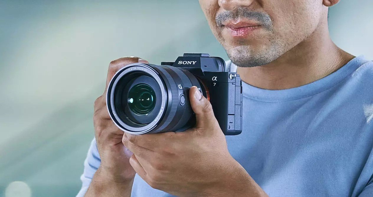 Review thiết kế của Sony A7 IV