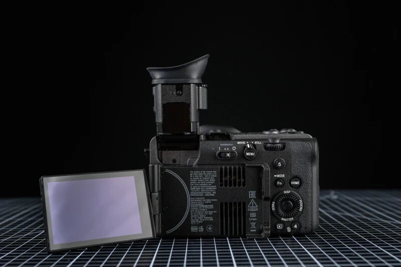 Màn hình phía sau vẫn chỉ ở mức trung bình