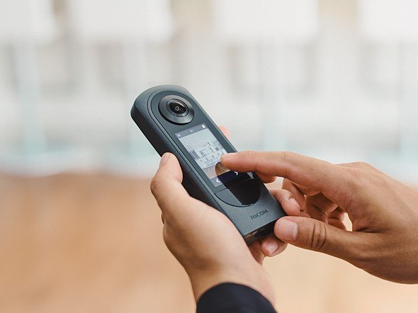 Ricoh Theta X có tích hợp GPS để xác định vị trí