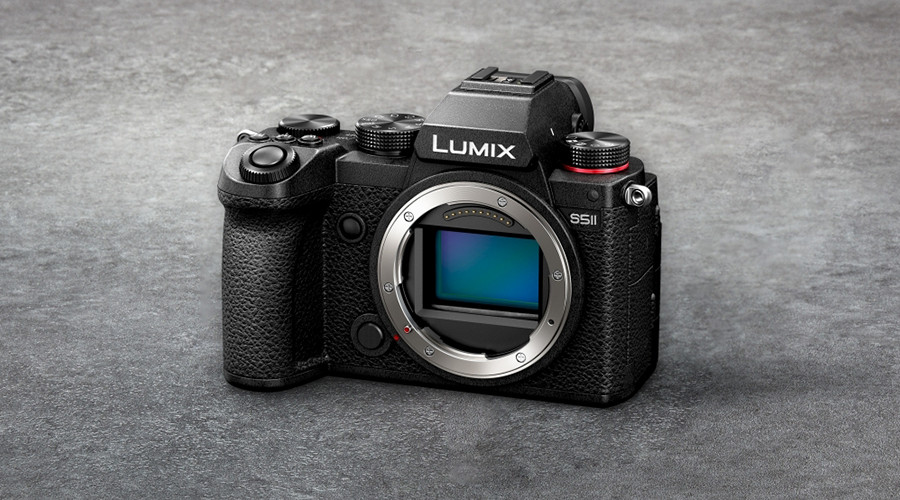Panasonic Lumix S5 Mark II: Với Panasonic Lumix S5 Mark II, bạn sẽ không bao giờ bỏ lỡ bất kỳ khoảnh khắc quan trọng nào. Máy ảnh chất lượng cao này sẽ cho phép bạn chụp những bức ảnh tuyệt đẹp và quay phim đầy sắc nét. Hãy xem hình ảnh liên quan đến dòng máy ảnh này để cảm nhận được sự tuyệt vời của nó.
