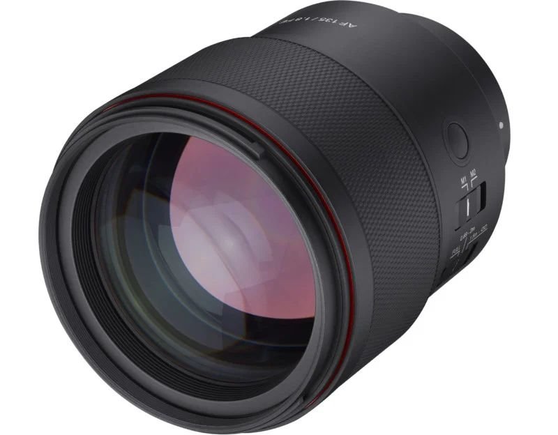 Samyang 135mm f/1.8 có cấu tạo quang học bao gồm 13 thấu kính 