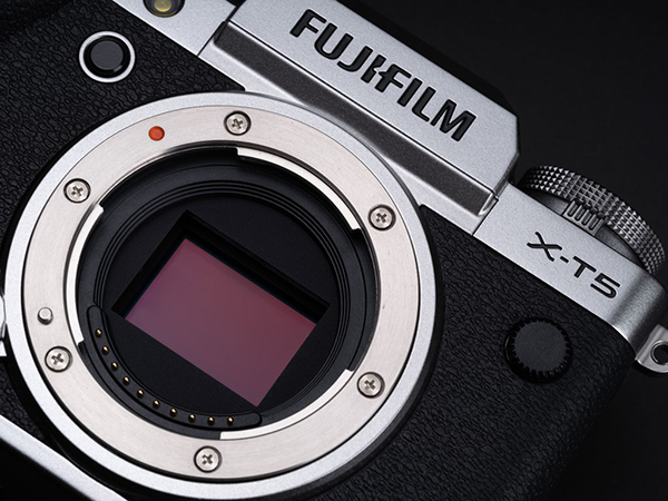 fujifilm X-T5 có tốc độ chụp liên tục lại thấp hơn x-t4