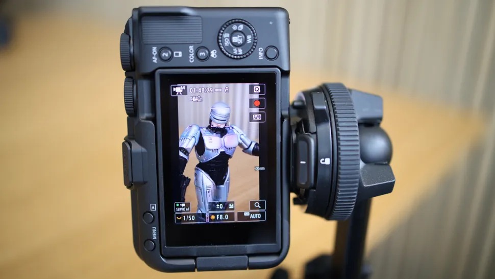 Quay video dọc trên Canon EOS R50 V