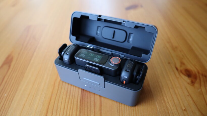 DJI Mic 3 và Mic Mini đều đi kèm hộp sạc nhỏ gọn