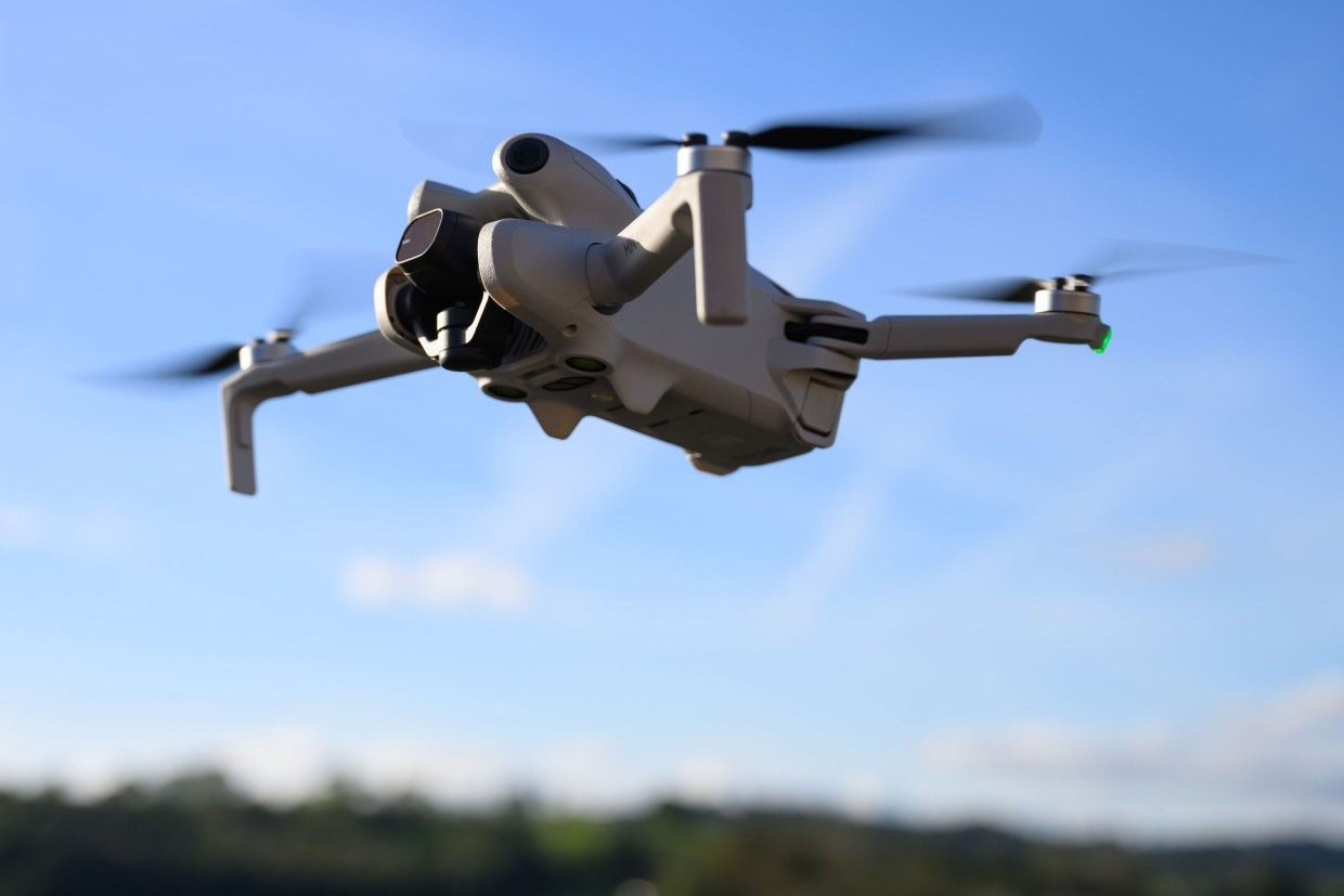 DJI Mini 4 Pro có cảm biến tránh chướng ngại vật 