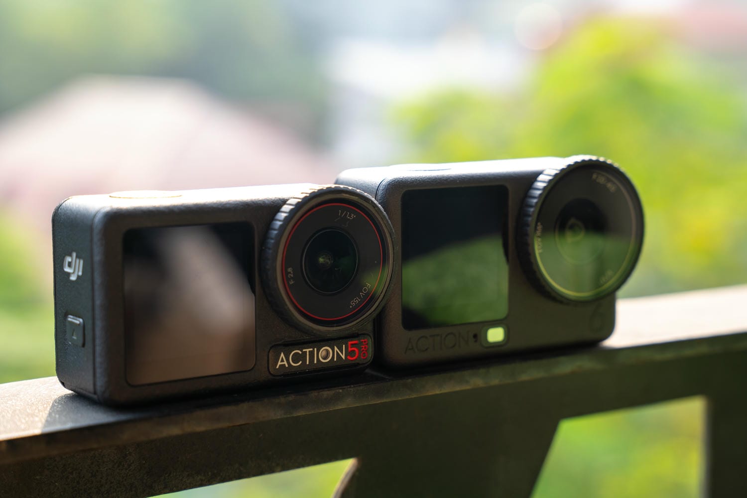 Hai màn hình trên Action 6 & 5 Pro đều cảm ứng được