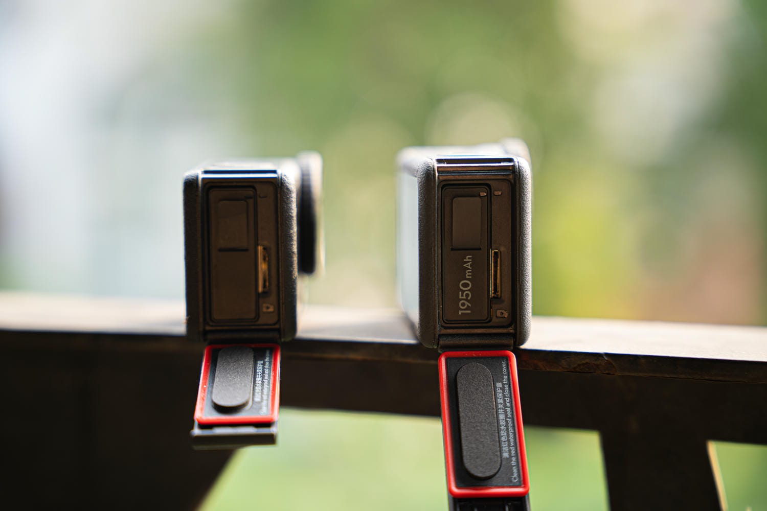 Action 6 & 5 Pro được trang bị pin 1950 mAh