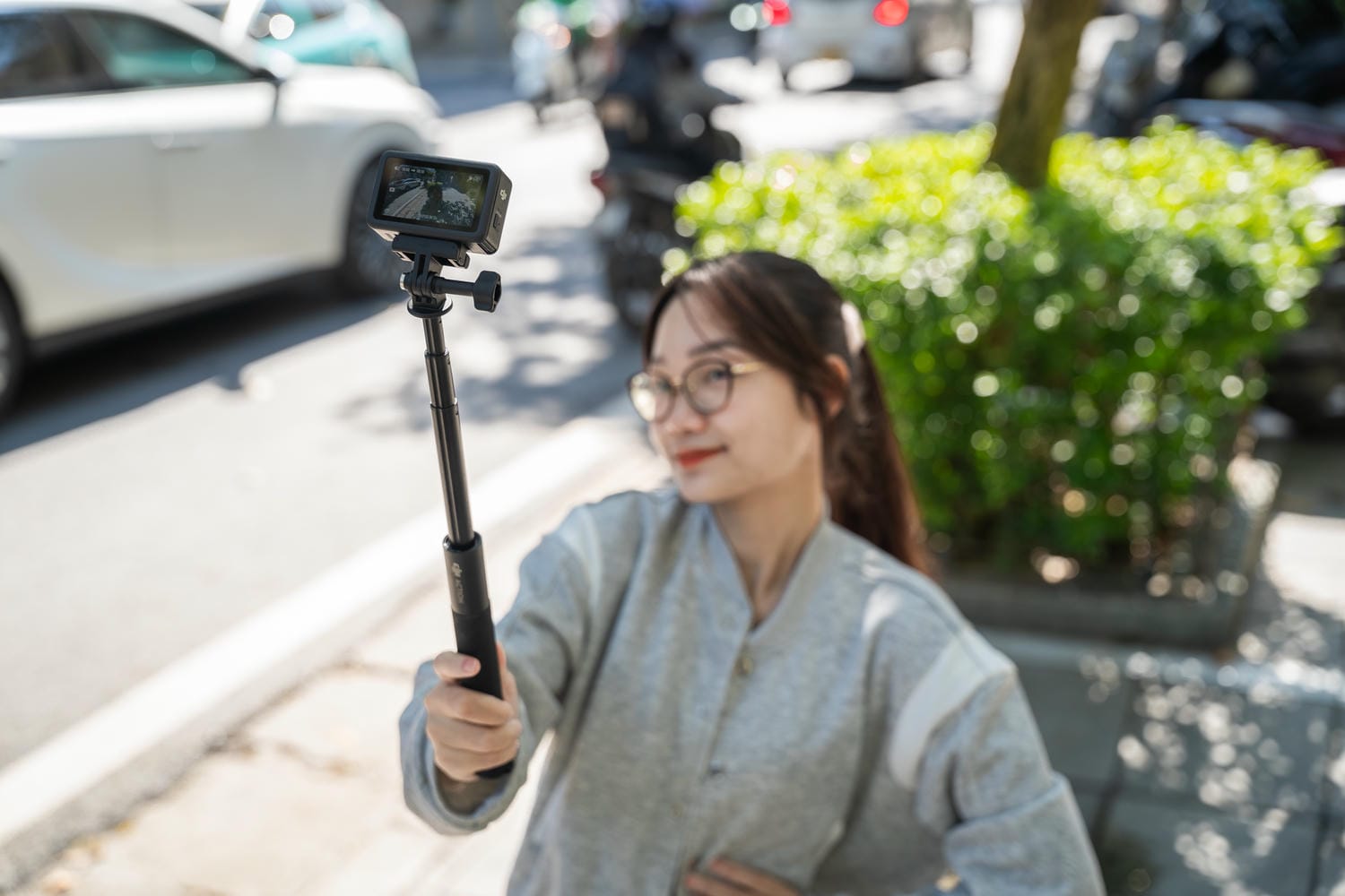 Action 6 hỗ trợ điều khiển bằng cử chỉ và giọng nói