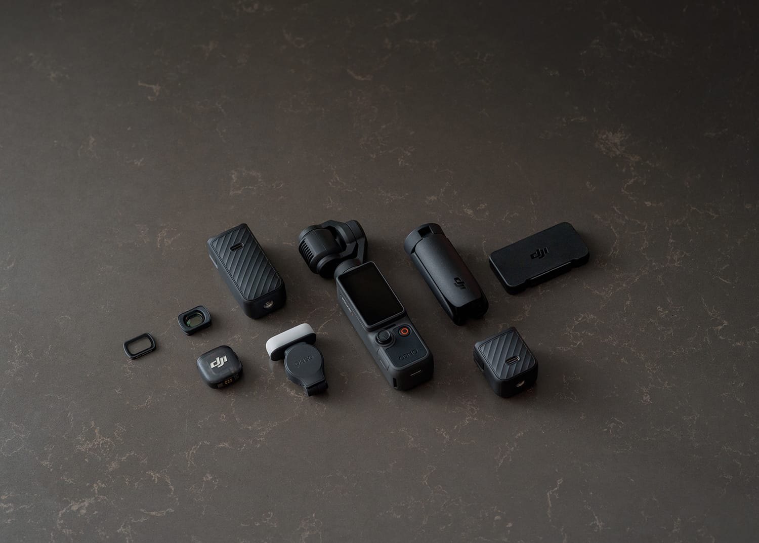 So sánh DJI Pocket 4 vs DJI Pocket 3 về bộ phụ kiện