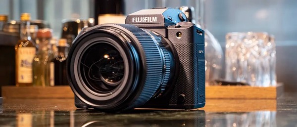 Fujifilm GFX100 II và GFX100 đều sử dụng hệ thống ổn định 5 trục