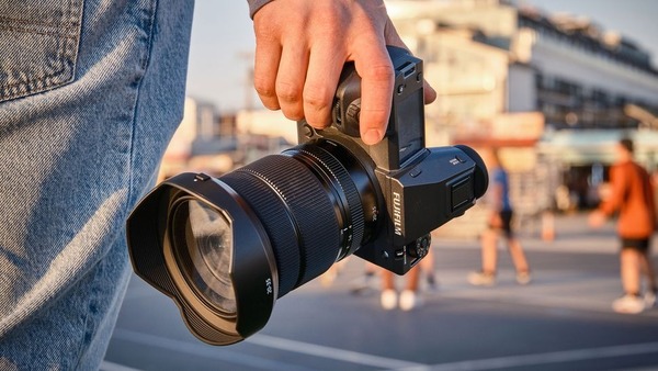 Fujifilm GFX100 II có thể chụp liên tiếp 8 khung hình trên giây