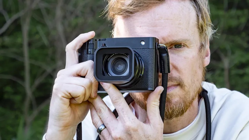 Cả Fujifilm GFX100RF và Leica Q3 đều crop tiêu cự