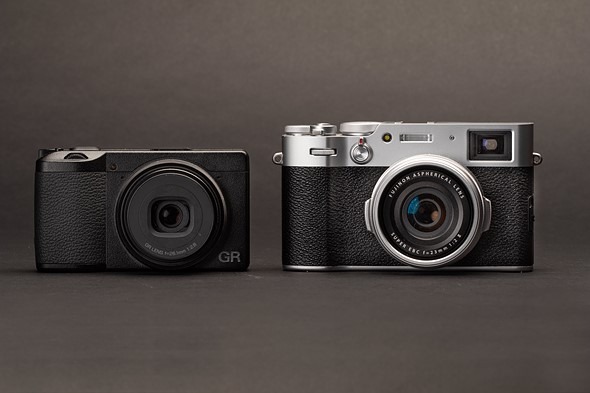  ống kính Ricoh và Fujifilm đều có cấu tạo cửa chớp lá