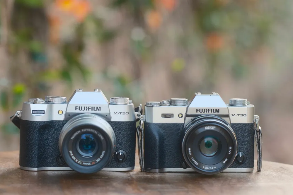 So sánh Fujifilm X-T30 III và Fujifilm X-T50: Giá bán