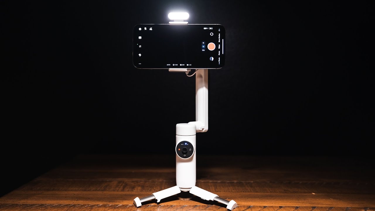 Insta360 Flow được trang bị 1 đèn Spotlight cực sáng ở đỉnh gimbal