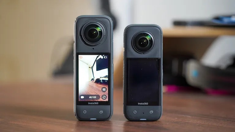 Insta360 X4 có thân máy lớn hơn, cho phép chứa được màn hình lớn hơn
