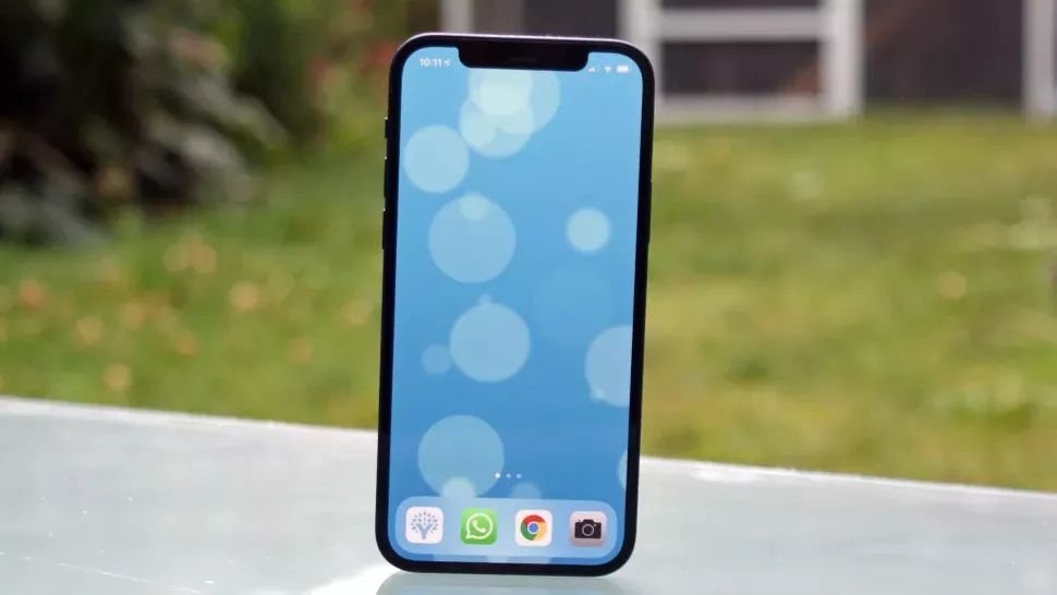 OnePlus 9, Samsung Galaxy S21 và iPhone 12: Đâu là chiếc flagship phù hợp với bạn?