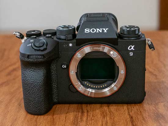 Sony A9 III và Sony A9 II: Màn trập