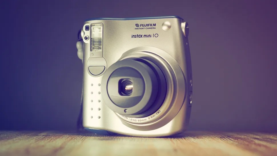 Instax mini 10 được ra mắt vào năm 1998