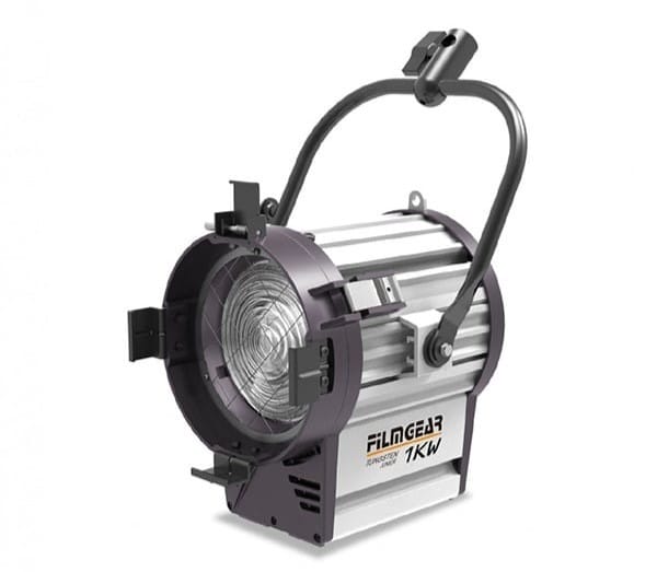 Đèn Fresnel dùng bóng vonfram tỏa nhiệt cao