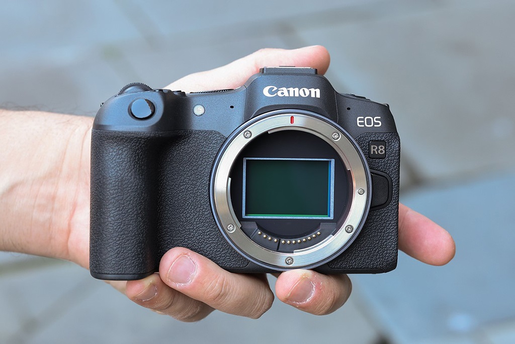 Những hé lộ về Canon EOS R8 V