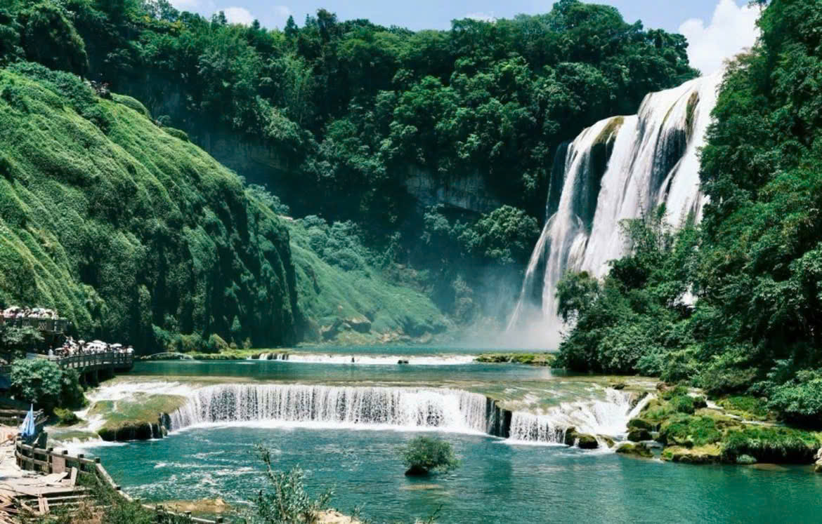 Fuji Serenity nhấn mạnh màu xanh với tông lạnh,