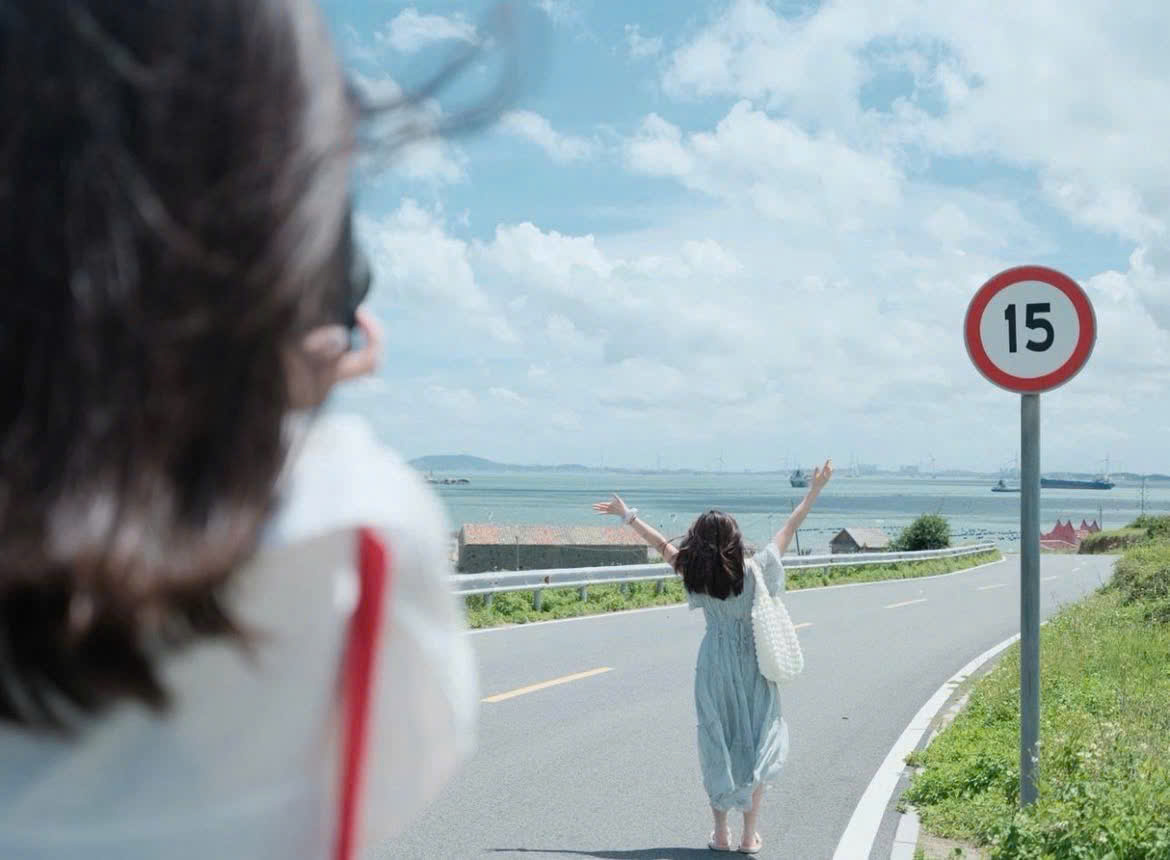 Mocha Breeze nổi bật với tông màu sáng xanh nhẹ nhàng