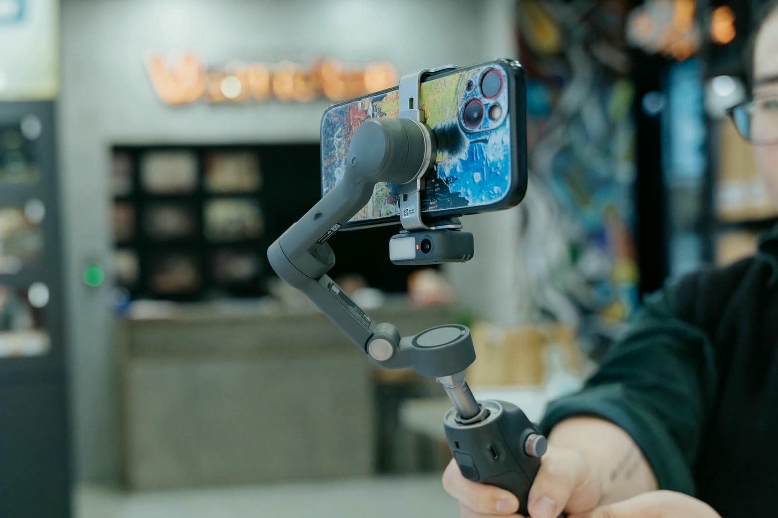 DJI Osmo Mobile 7 nhỏ gọn, gấp gọn tiện lợi