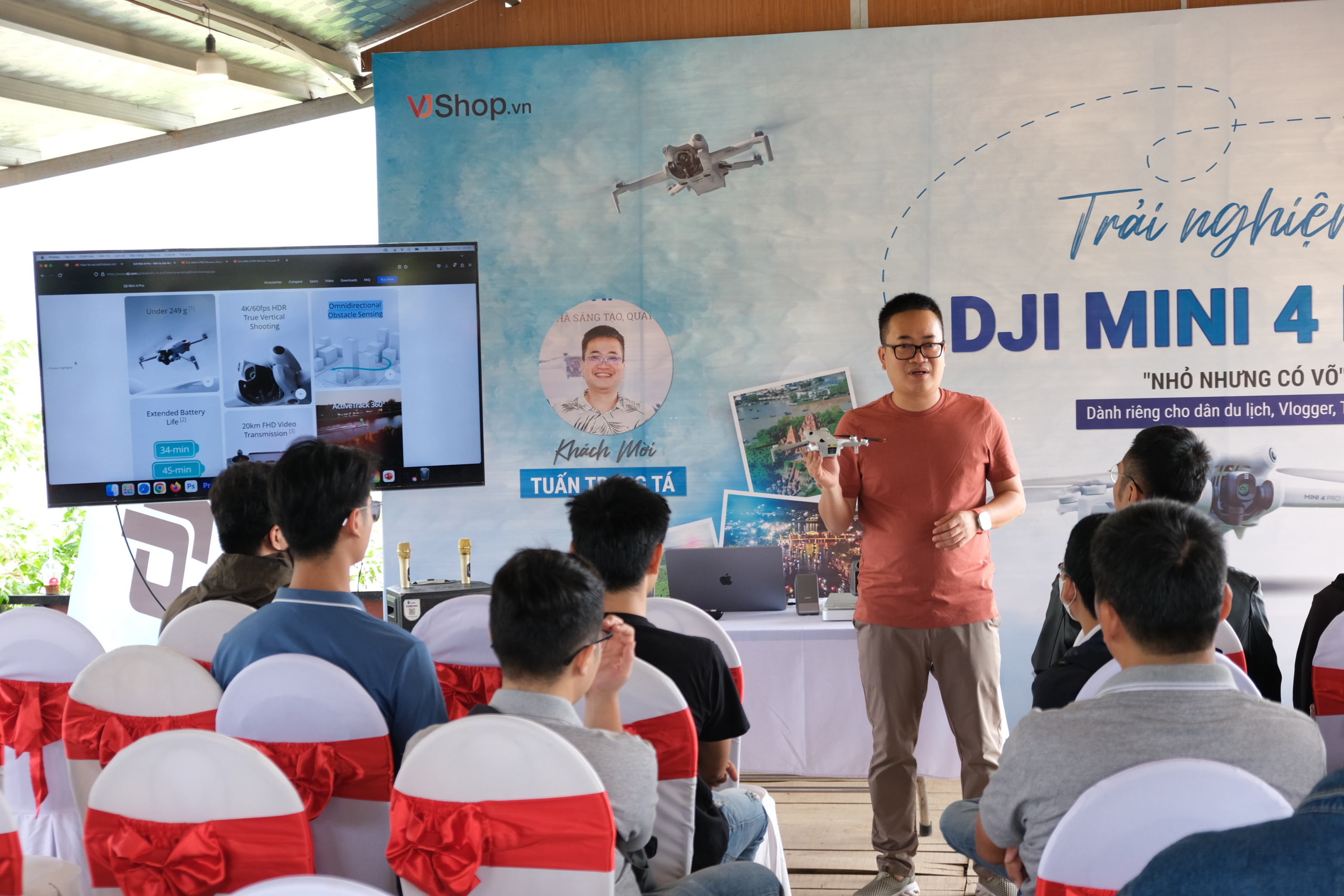 Bắt đầu buổi Workshop là sự xuất hiện của Youtuber Tuấn Trung Tá cùng với chiếc Mini 4 Pro mới nhất